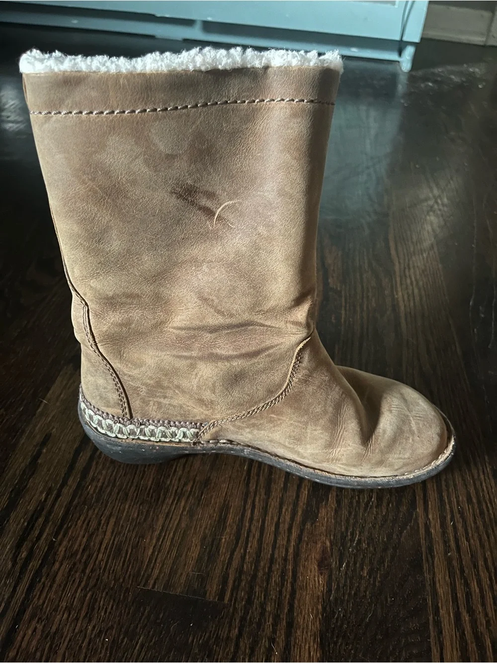 UGG Kona Boots Women’s Size 8 Chestnut  Suede Shearling Lined Toggle Mid-Calf